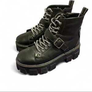 Forever 21 Black Women's Platform Combat Boots size 5.5